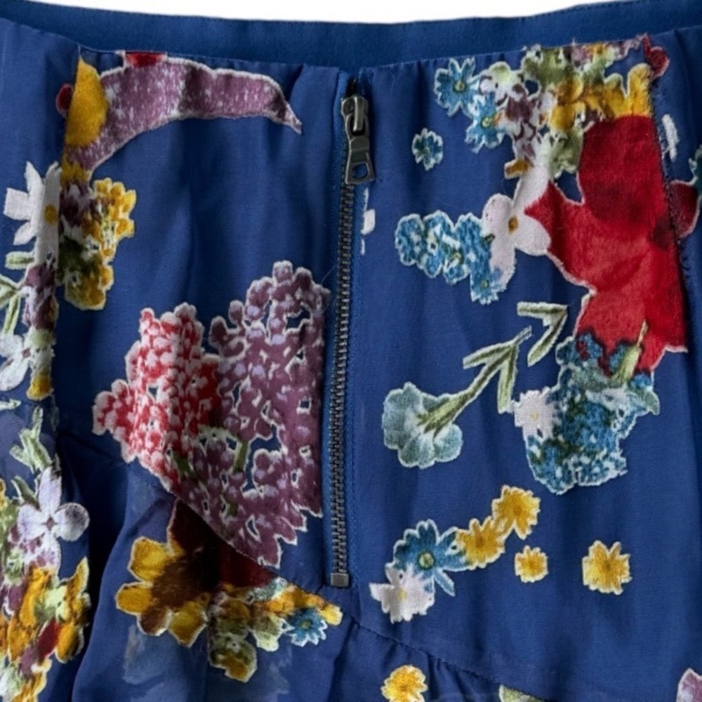 ALICE + OLIVIA Alice Mariel Asymmetrical Ruffle Skirt Tiered Floral Navy, Size 6 - Picture 5 of 8